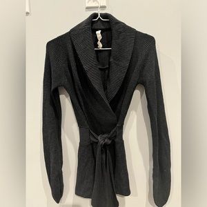Lululemon cardigan sweater sz 6